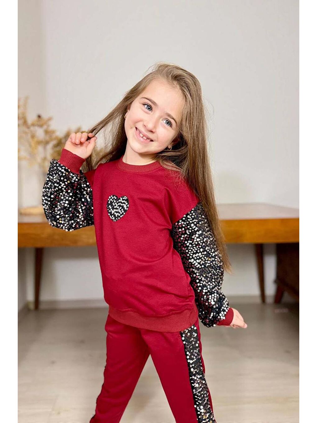 Kız Çocuk Bisiklet Yaka Kollarında ve Göğsünde Kalp Pulpayet İşlemeli Kırmızı Eşofman Takım-2