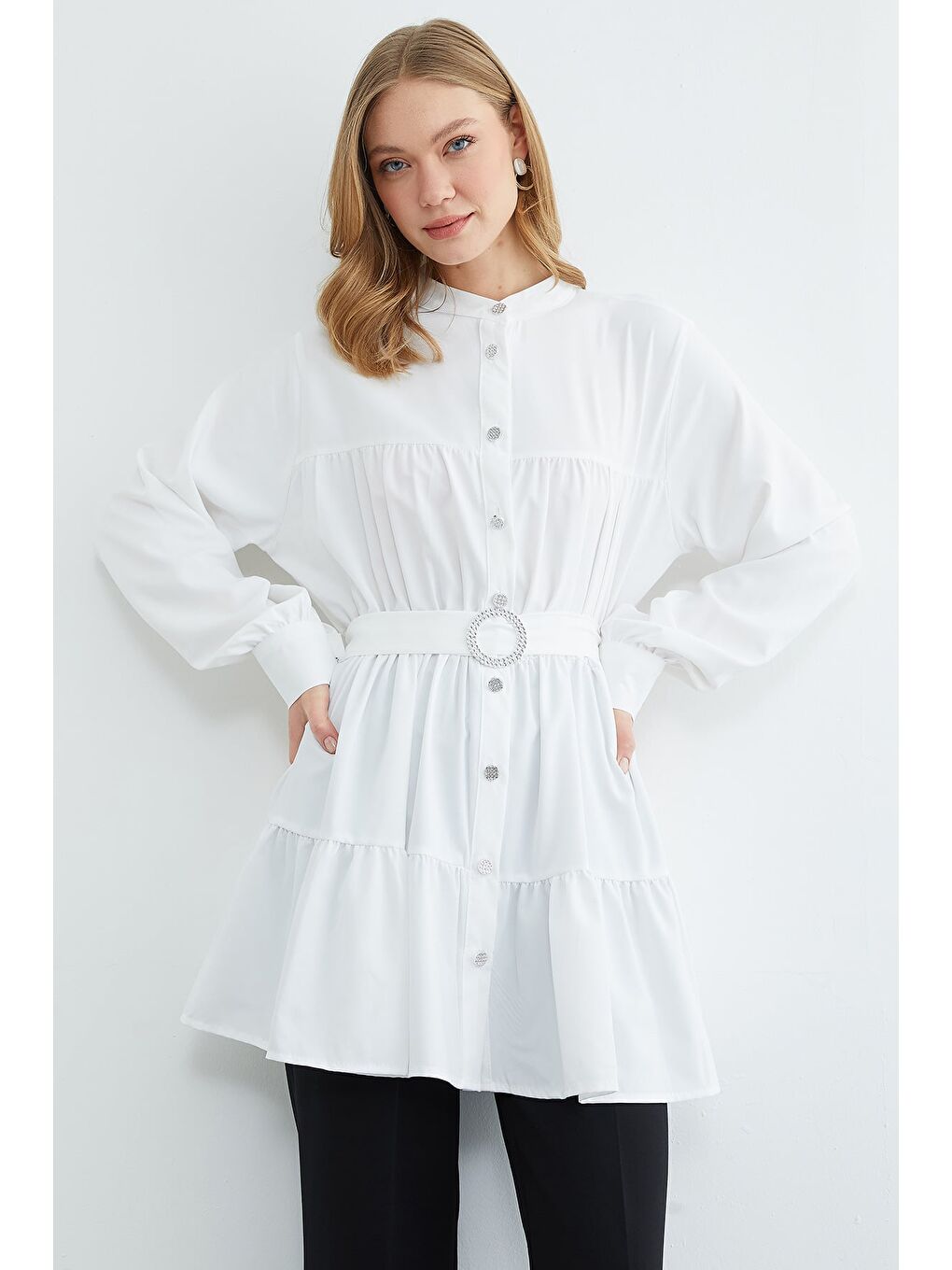 Beyaz Fullamodest Beli Kemerli Taşlı Tunik