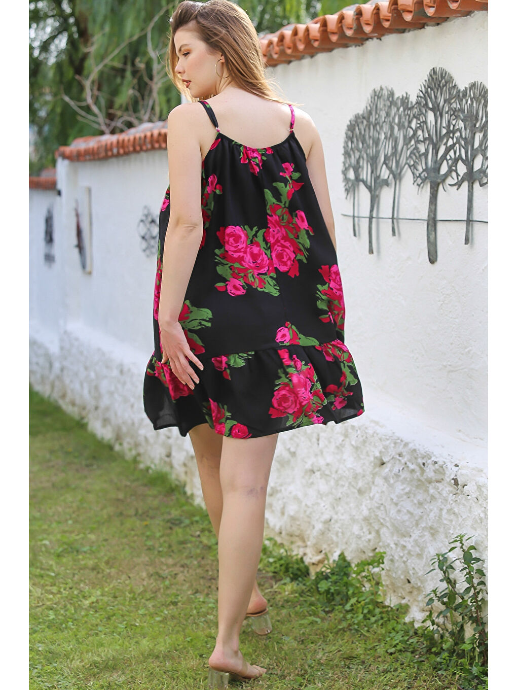 Siyah-Pembe Eteği Fırfırlı Ayarlanabilir Askılı Allover Baskılı Casual Viskon Dokuma Elbise 105 66-3