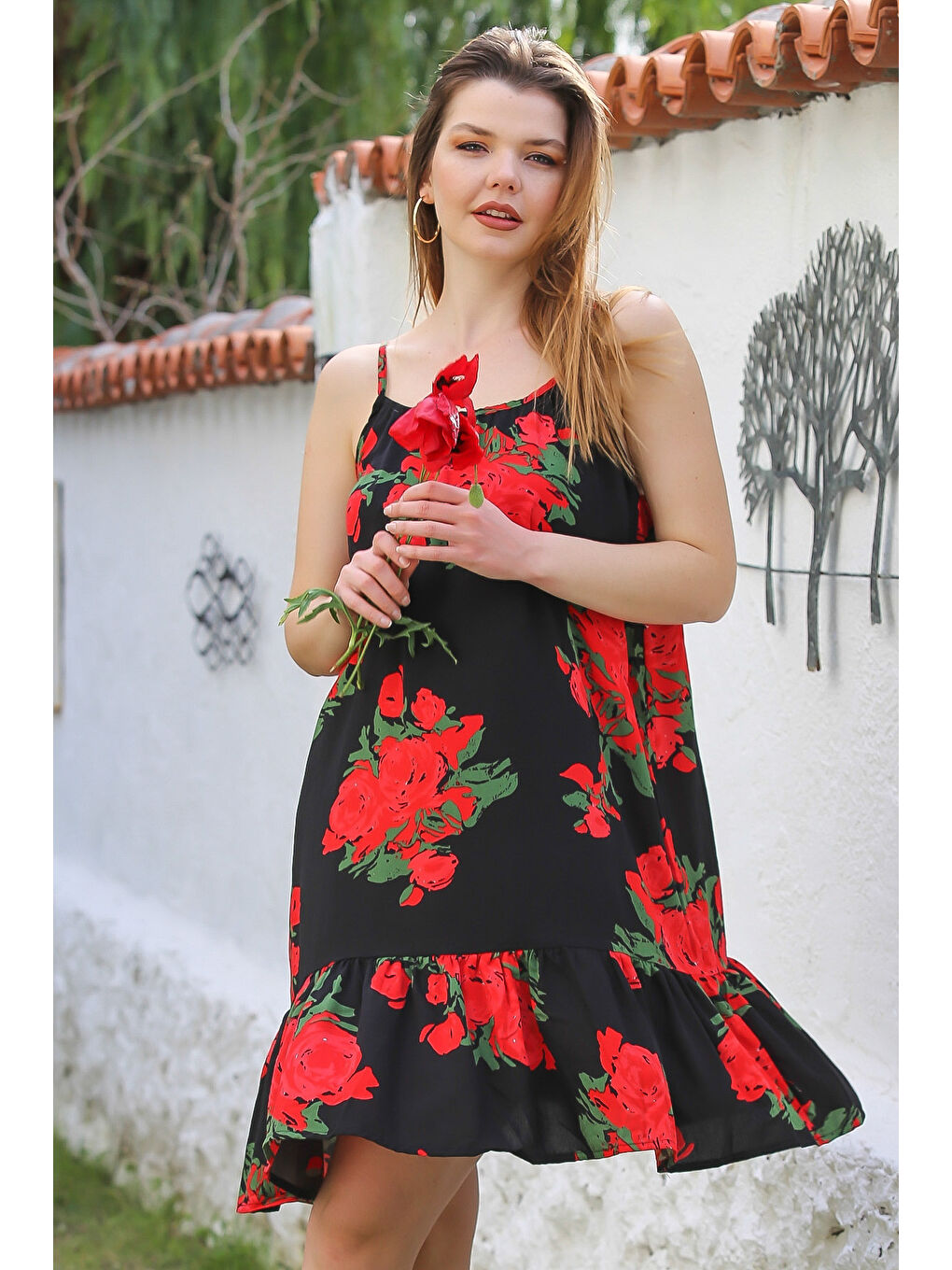 Siyah-Kırmızı Eteği Fırfırlı Ayarlanabilir Askılı Allover Baskılı Viskon Dokuma Elbise 105 66-1