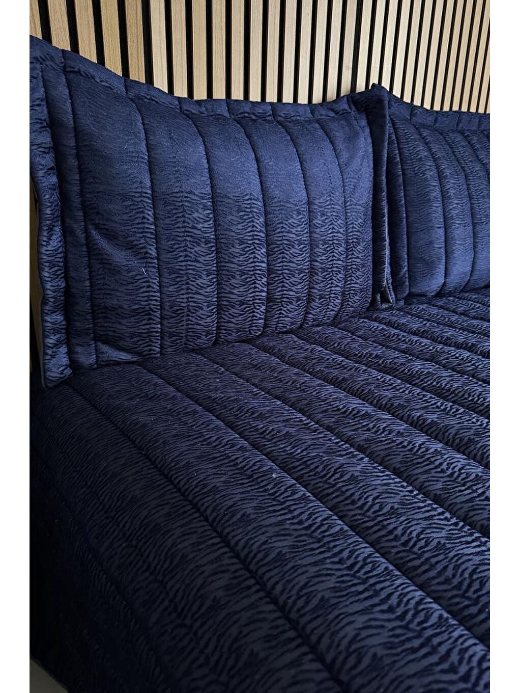 Velmira Jakarlı Kadife Elyaf Dolgulu Yatak Örtüsü 240x240 cm Lacivert-1