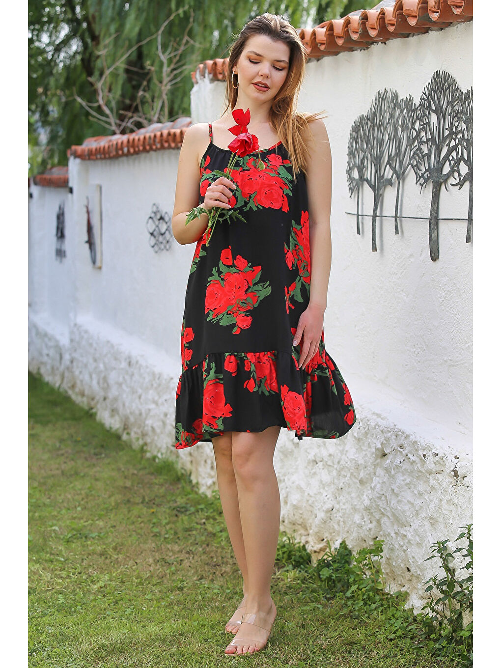 Siyah-Kırmızı Eteği Fırfırlı Ayarlanabilir Askılı Allover Baskılı Viskon Dokuma Elbise 105 66-3