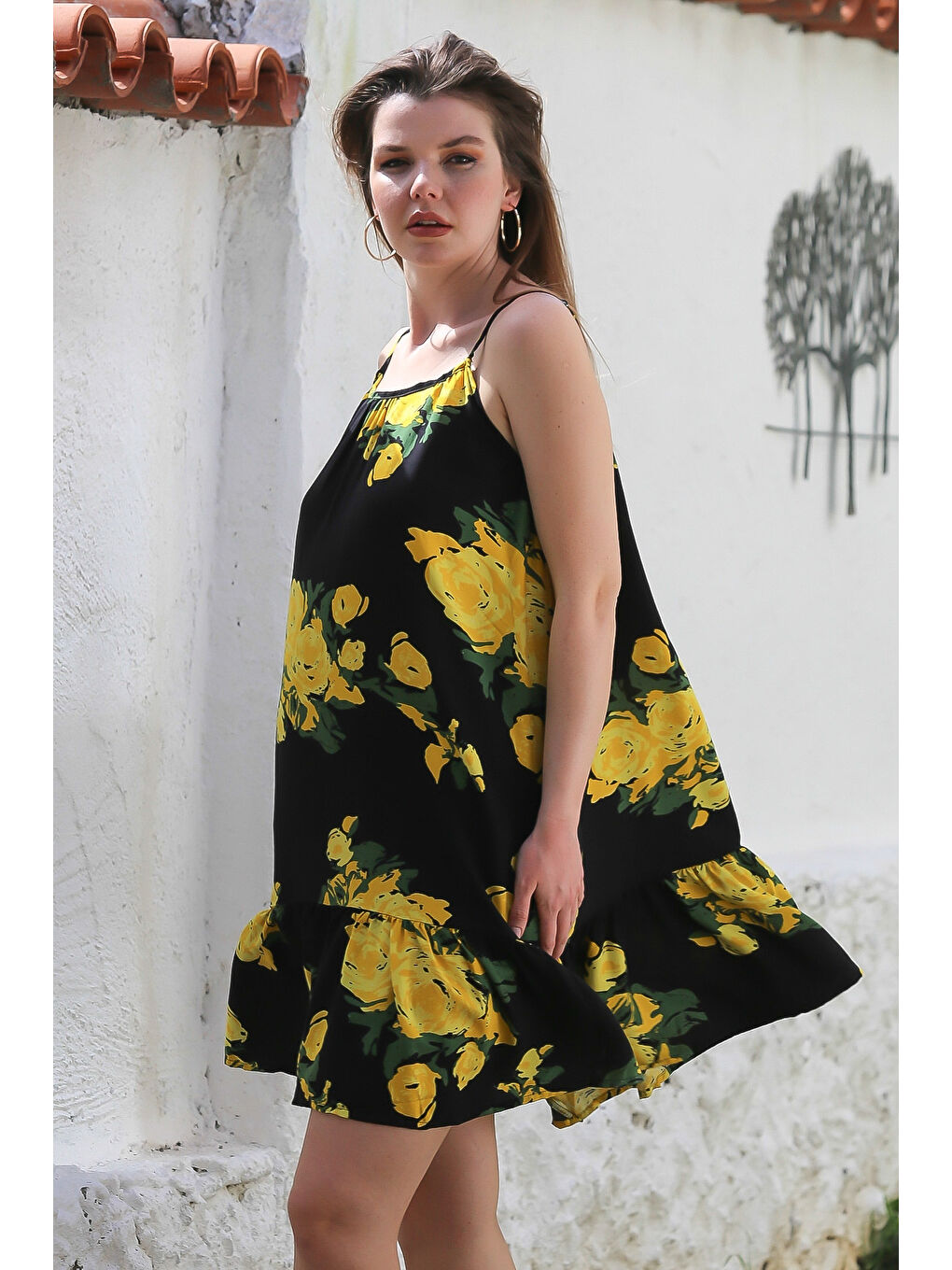 Siyah-Sarı Eteği Fırfırlı Ayarlanabilir Askılı Allover Baskılı Casual Viskon Dokuma Elbise 105 66-3