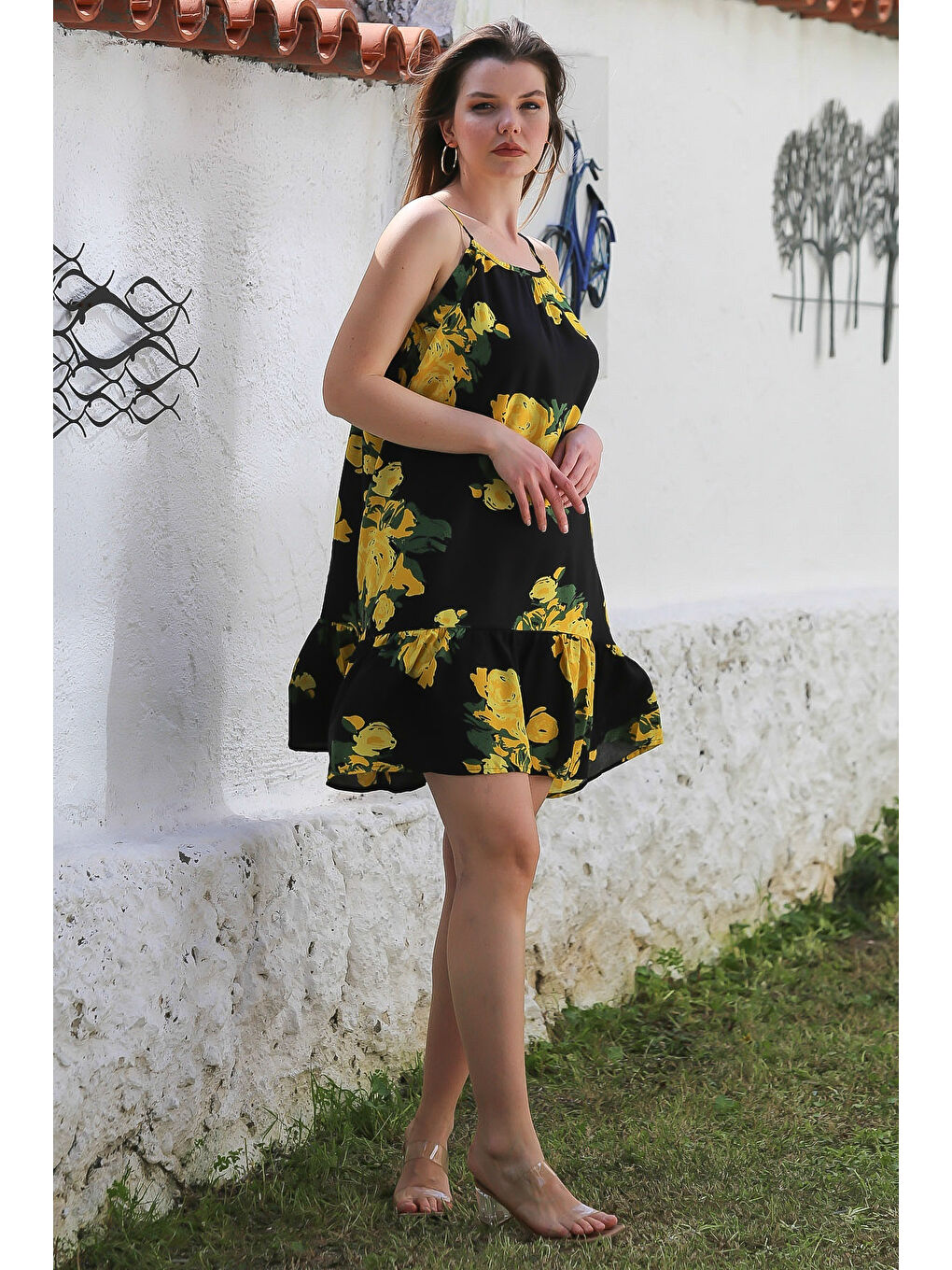 Siyah-Sarı Eteği Fırfırlı Ayarlanabilir Askılı Allover Baskılı Casual Viskon Dokuma Elbise 105 66-4