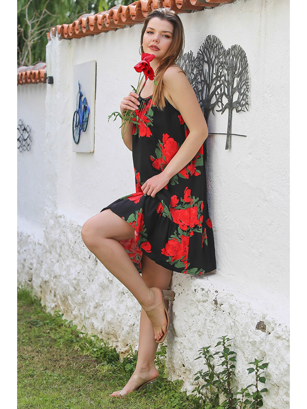 Siyah-Kırmızı Eteği Fırfırlı Ayarlanabilir Askılı Allover Baskılı Viskon Dokuma Elbise 105 66-4