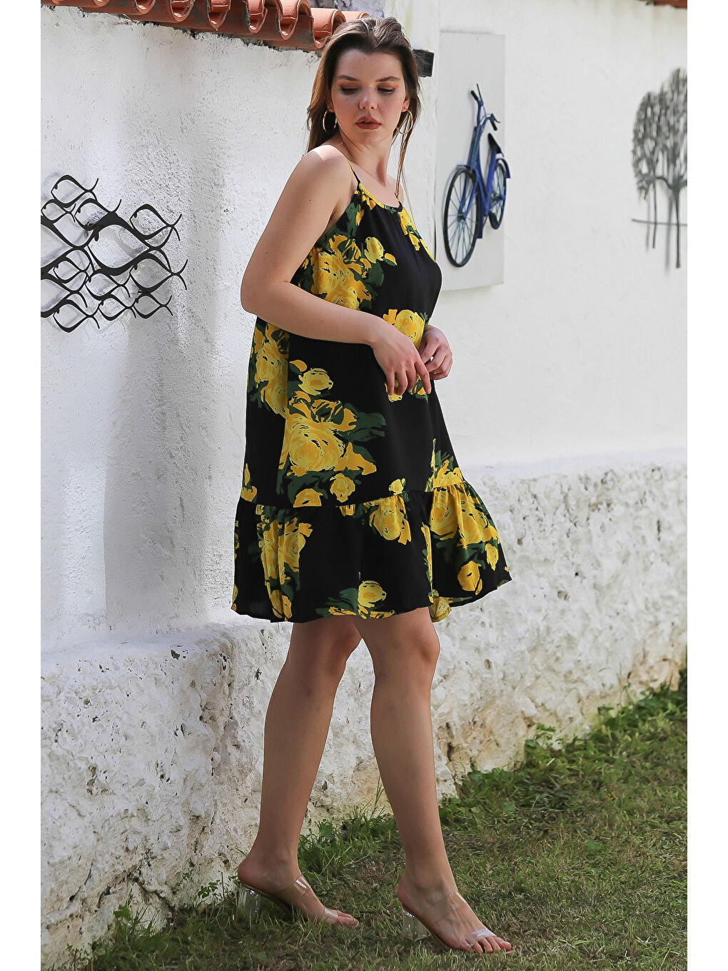 Siyah-Sarı Eteği Fırfırlı Ayarlanabilir Askılı Allover Baskılı Casual Viskon Dokuma Elbise 105 66-5