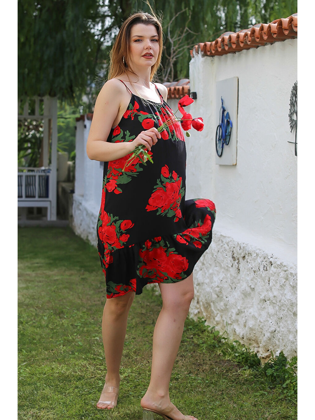 Siyah-Kırmızı Eteği Fırfırlı Ayarlanabilir Askılı Allover Baskılı Viskon Dokuma Elbise 105 66-5