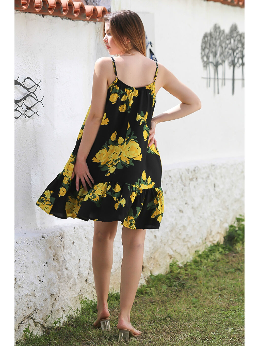 Siyah-Sarı Eteği Fırfırlı Ayarlanabilir Askılı Allover Baskılı Casual Viskon Dokuma Elbise 105 66-7