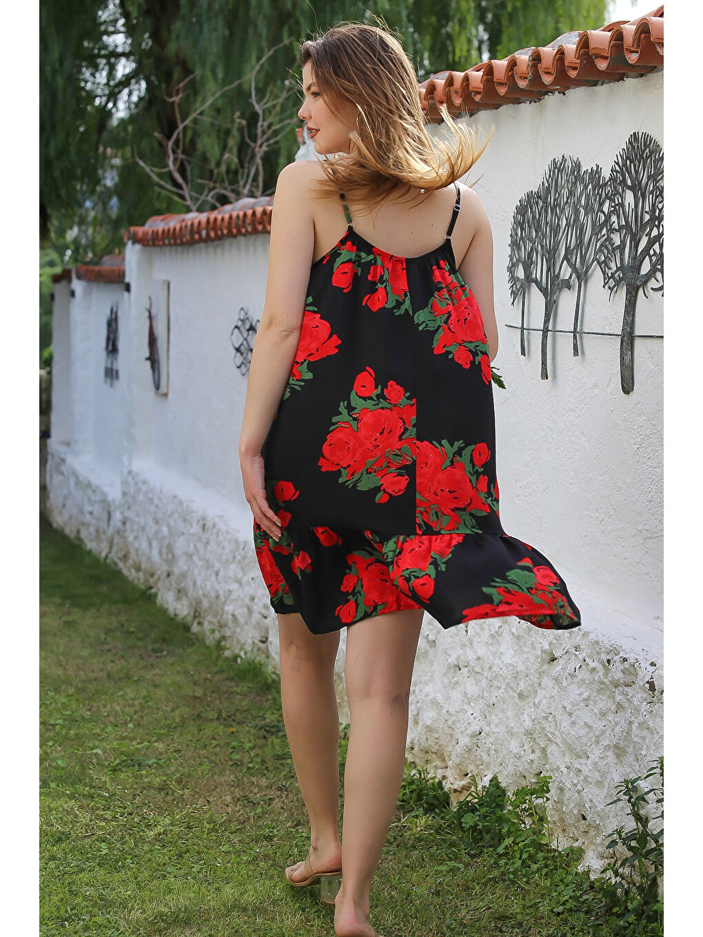 Siyah-Kırmızı Eteği Fırfırlı Ayarlanabilir Askılı Allover Baskılı Viskon Dokuma Elbise 105 66-6