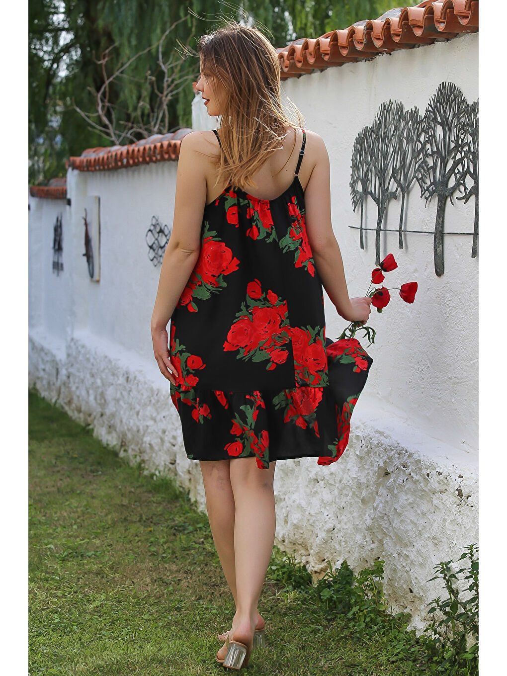 Siyah-Kırmızı Eteği Fırfırlı Ayarlanabilir Askılı Allover Baskılı Viskon Dokuma Elbise 105 66-7