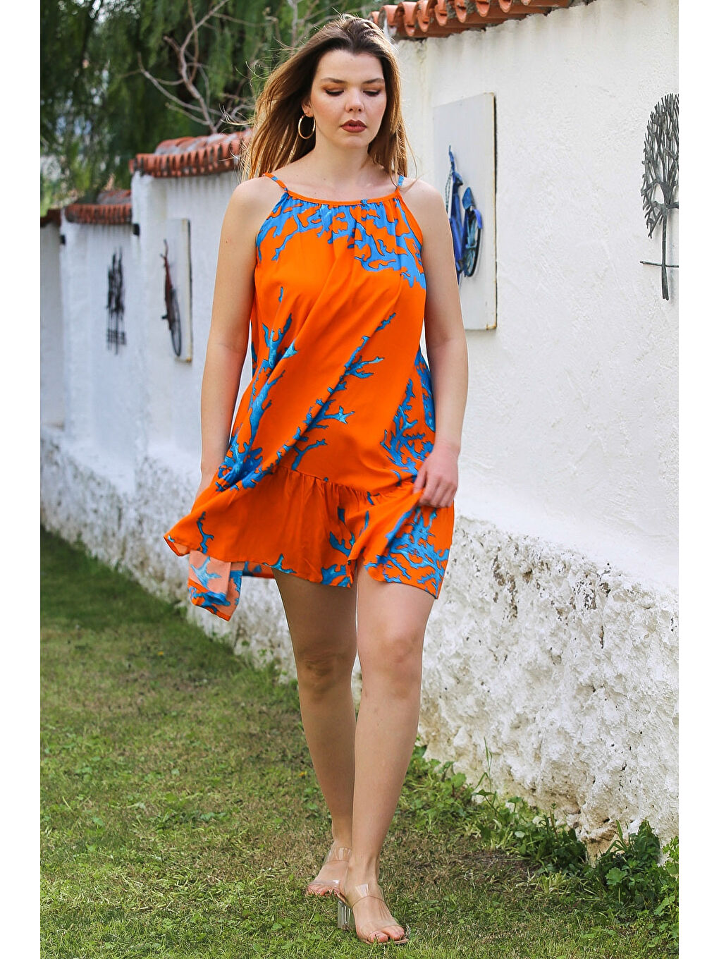 Turuncu Eteği Fırfırlı Ayarlanabilir Askılı Allover Baskılı Casual Viskon Dokuma Elbise 105 66-2