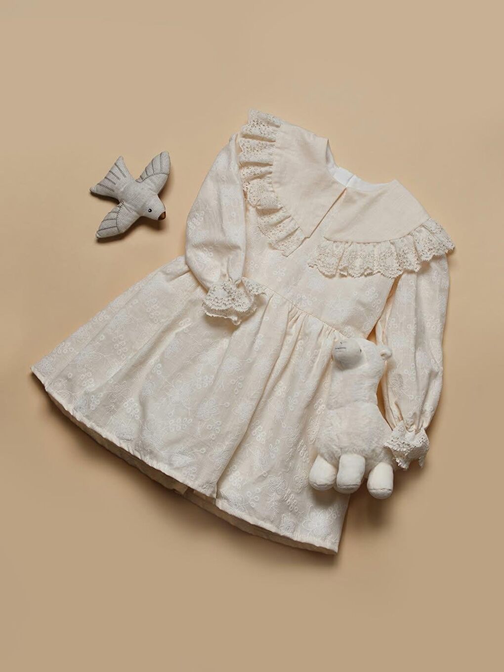 Bej Kız Çocuk Pamuklu Krem Dantel Fırfır Yaka Uzun Kollu Elbise - Zarif Düğün & Özel Modeli-1