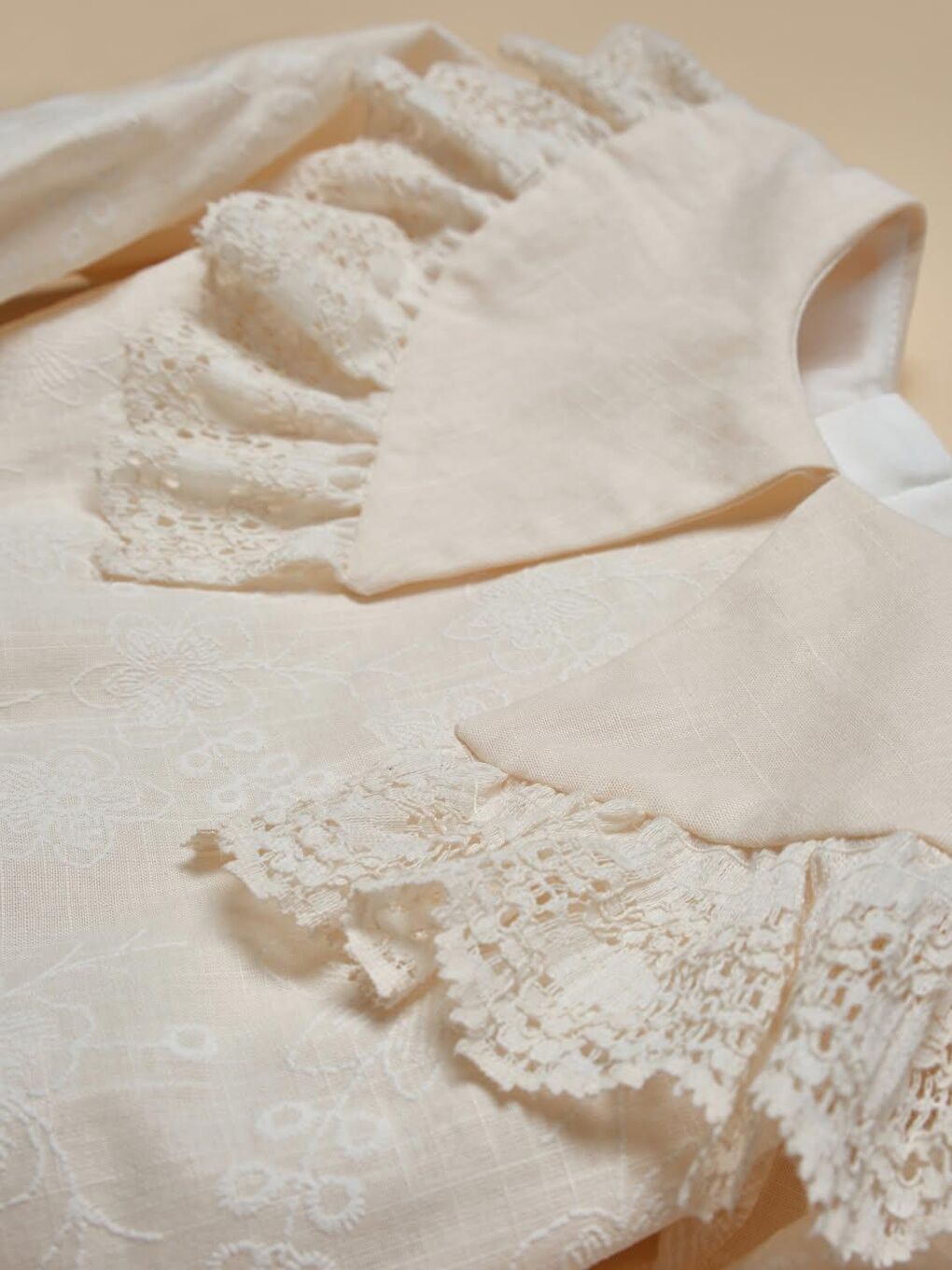 Bej Kız Çocuk Pamuklu Krem Dantel Fırfır Yaka Uzun Kollu Elbise - Zarif Düğün & Özel Modeli-2