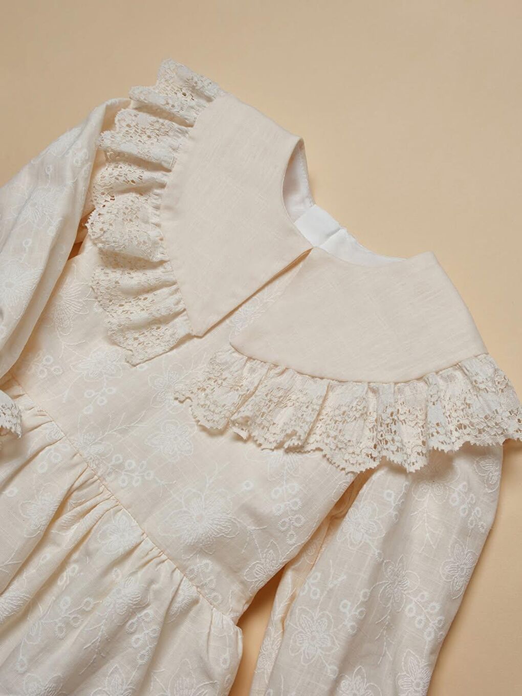 Bej Kız Çocuk Pamuklu Krem Dantel Fırfır Yaka Uzun Kollu Elbise - Zarif Düğün & Özel Modeli-3