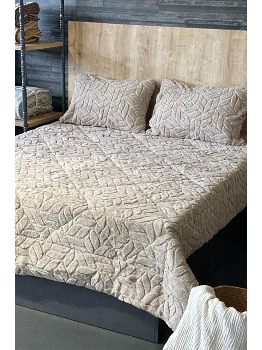 Lisome Çift Kişilik Pelüş Yatak Örtüsü 220x240 cm Bej