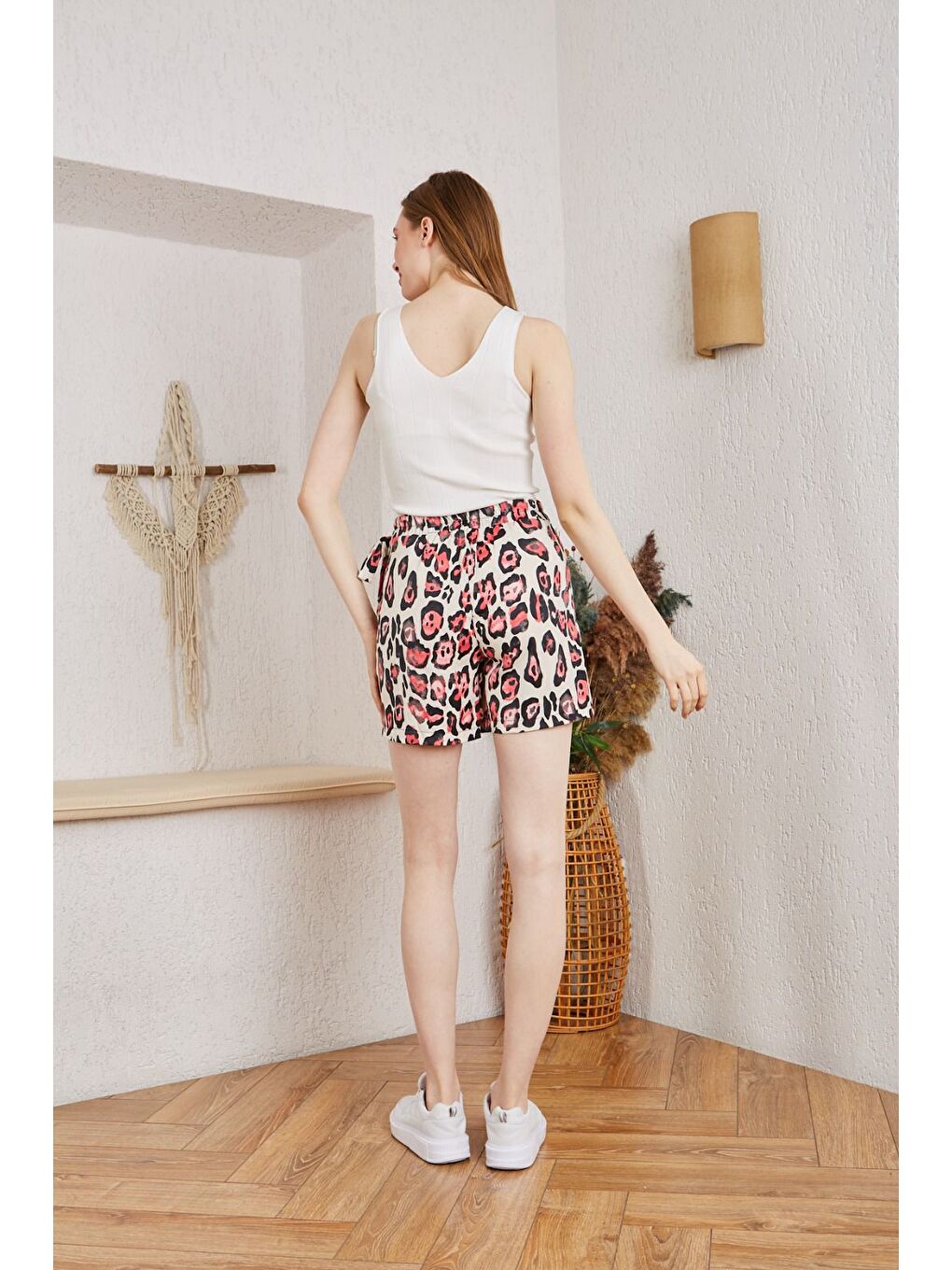 Beyaz Kadın Leopar Desenli Yüksek Bel Bağlamalı Mini Etek-4