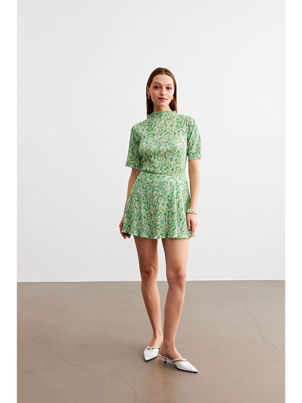 Kadın Yeşil Flower Desen Pliseli Boğaz Detay Bluz Mini Etekli Takım-1