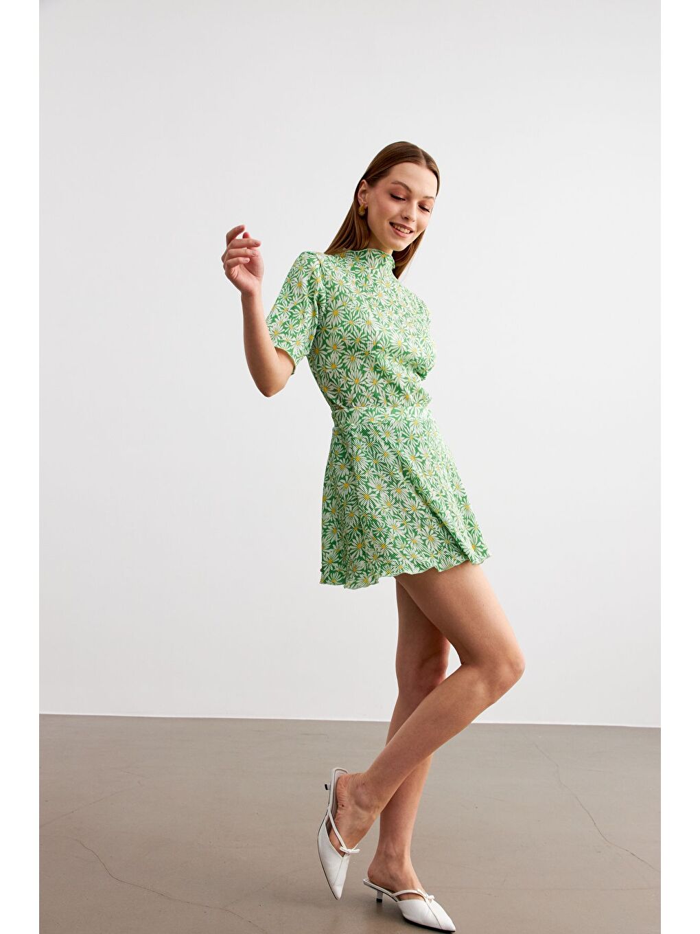 Kadın Yeşil Flower Desen Pliseli Boğaz Detay Bluz Mini Etekli Takım-3