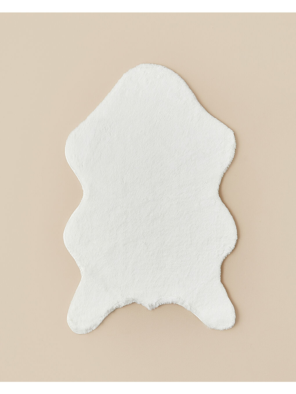 Soft Touch Rabbit Pelüş Halı Beyaz