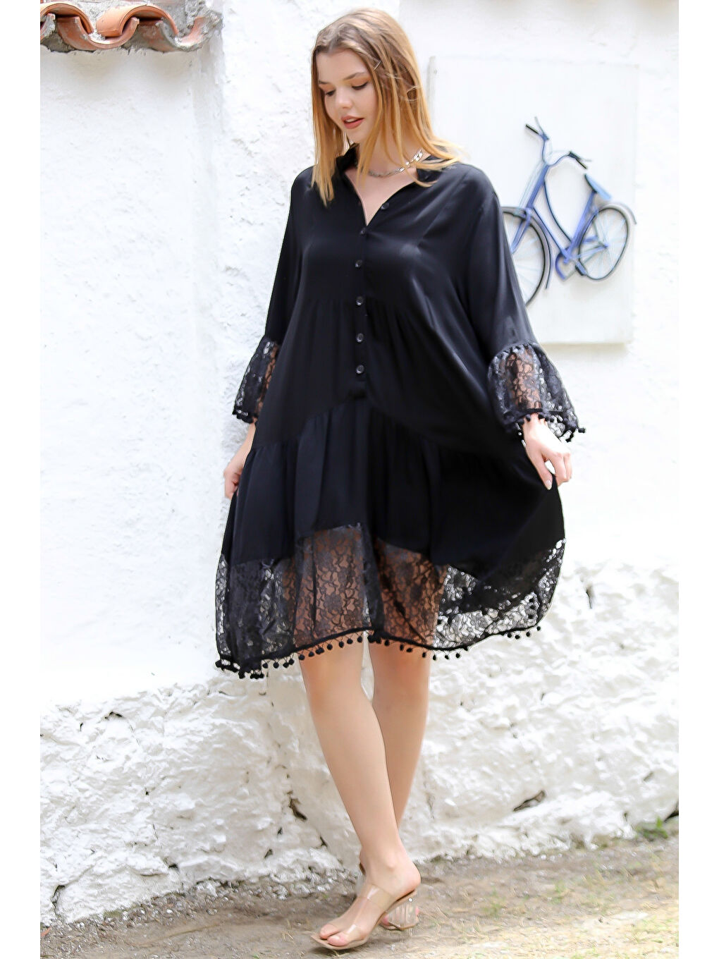 Siyah Hakim Yaka 3/4 Kol Düğmeli Eteği Fırfırlı Ponponlu Dantel Dokuma Casual Elbise-1