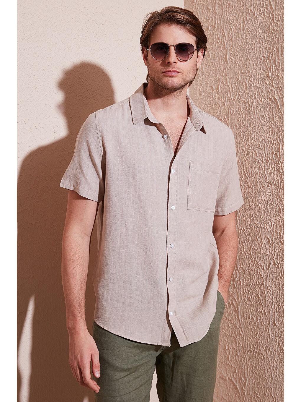 Bej Pamuklu Regular Fit Tek Cepli Kısa Kol Erkek %100 Pamuk Gömlek CF25S128230