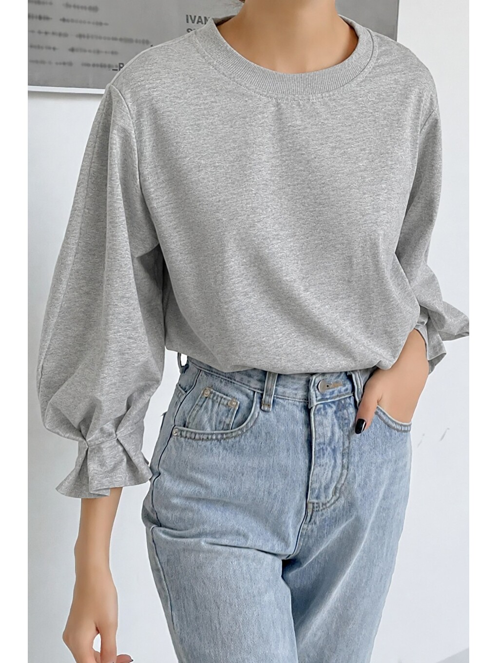 Gri Kadın Modern Kesim Fakir Kol Detaylı Oversize Basic Bluz