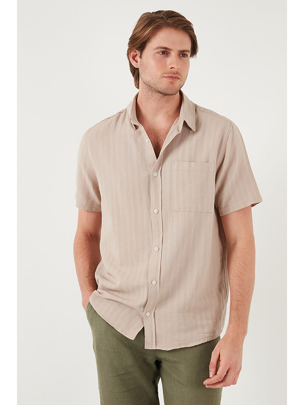 Bej Pamuklu Regular Fit Tek Cepli Kısa Kol Erkek %100 Pamuk Gömlek CF25S128230-1