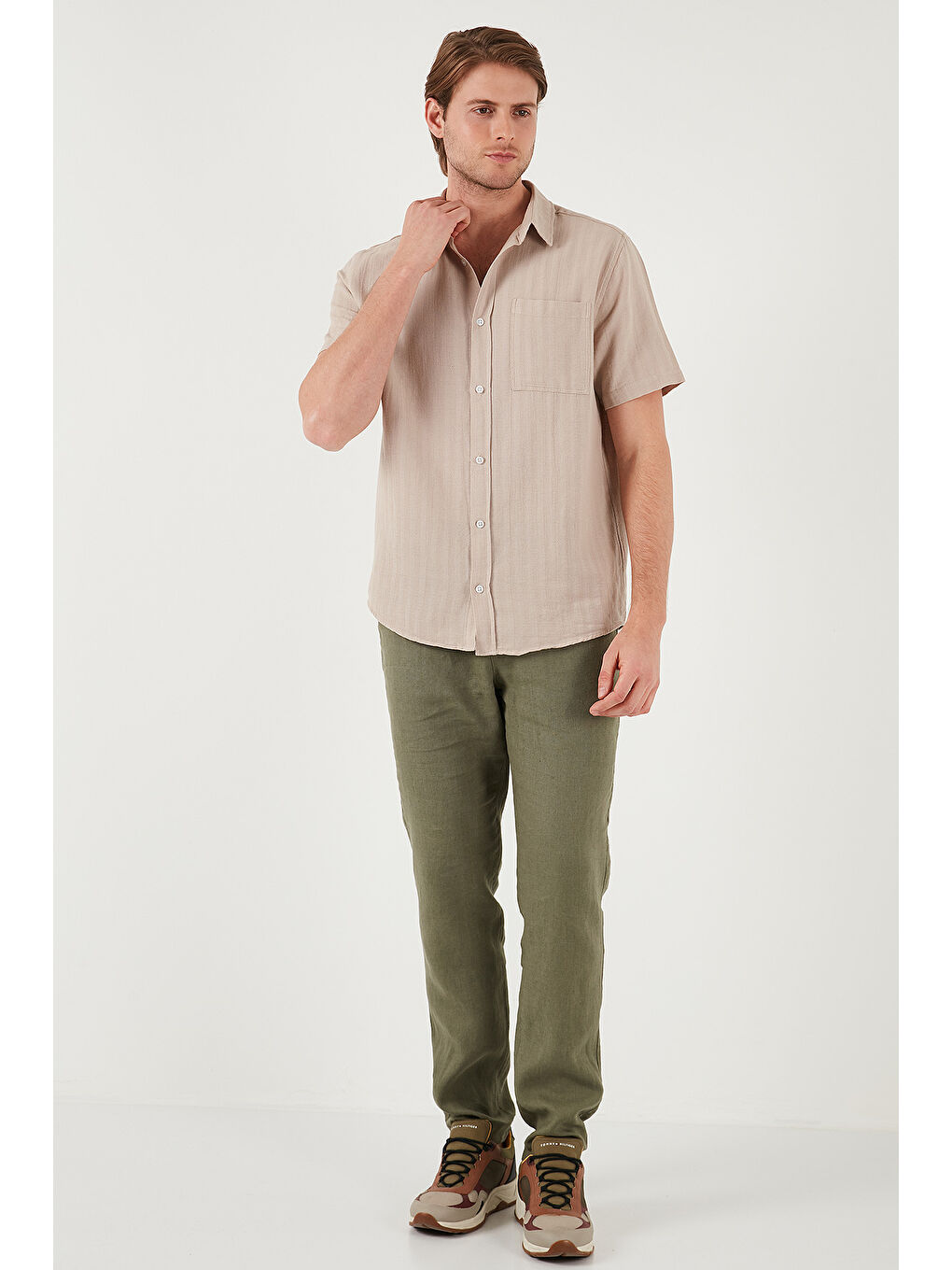 Bej Pamuklu Regular Fit Tek Cepli Kısa Kol Erkek %100 Pamuk Gömlek CF25S128230-2