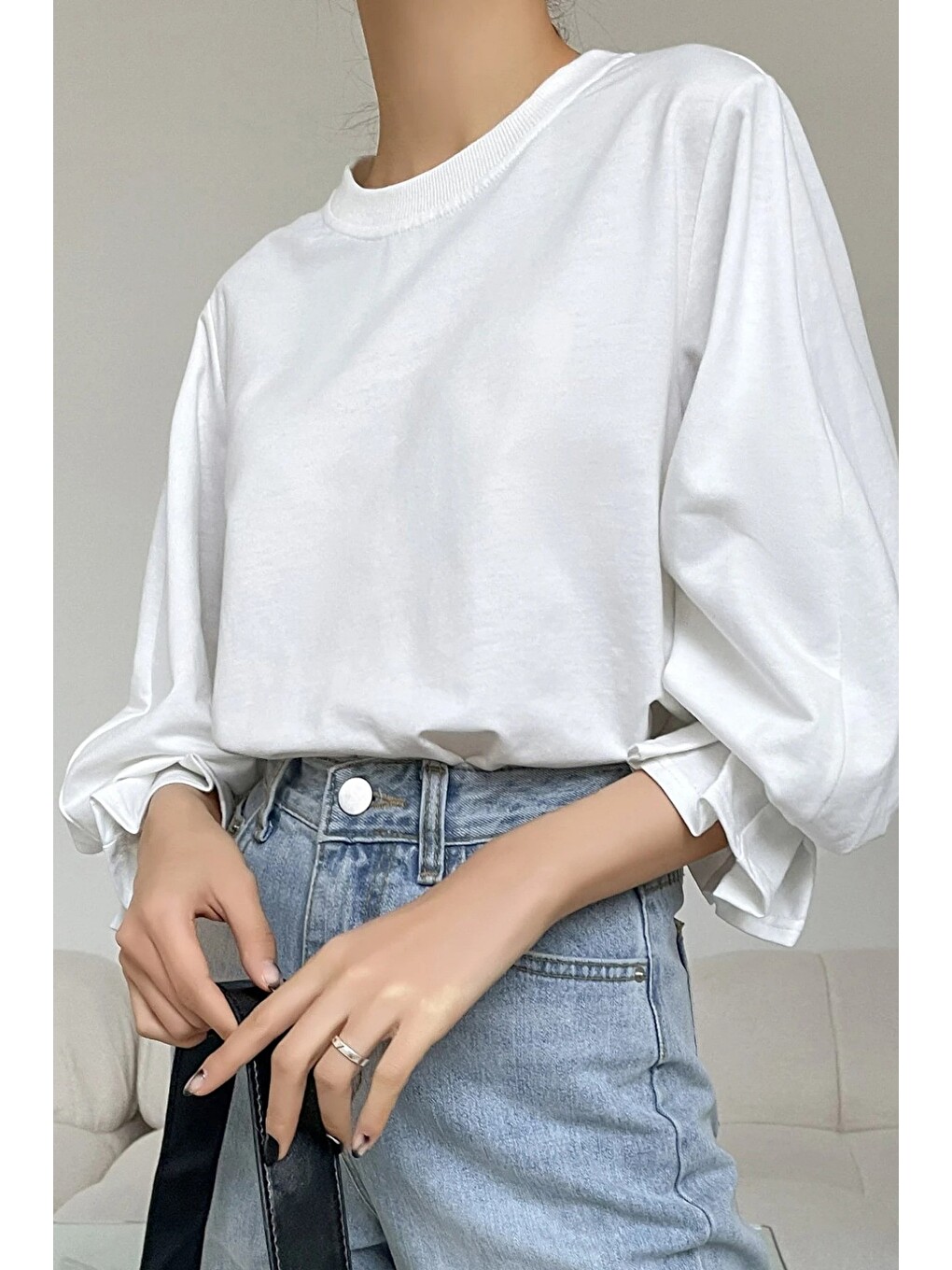 Beyaz Kadın Modern Kesim Fakir Kol Detaylı Oversize Basic Bluz-1