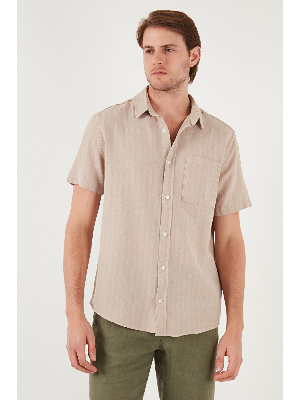 Bej Pamuklu Regular Fit Tek Cepli Kısa Kol Erkek %100 Pamuk Gömlek CF25S128230-3