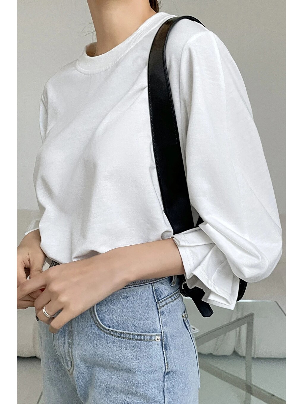 Beyaz Kadın Modern Kesim Fakir Kol Detaylı Oversize Basic Bluz-2