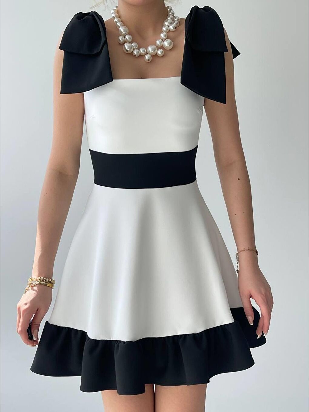 Beyaz Miron Omuz Fiyonklu Elbise-1