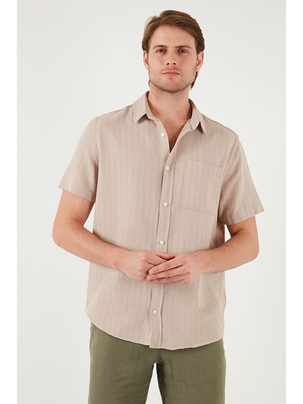 Bej Pamuklu Regular Fit Tek Cepli Kısa Kol Erkek %100 Pamuk Gömlek CF25S128230-5