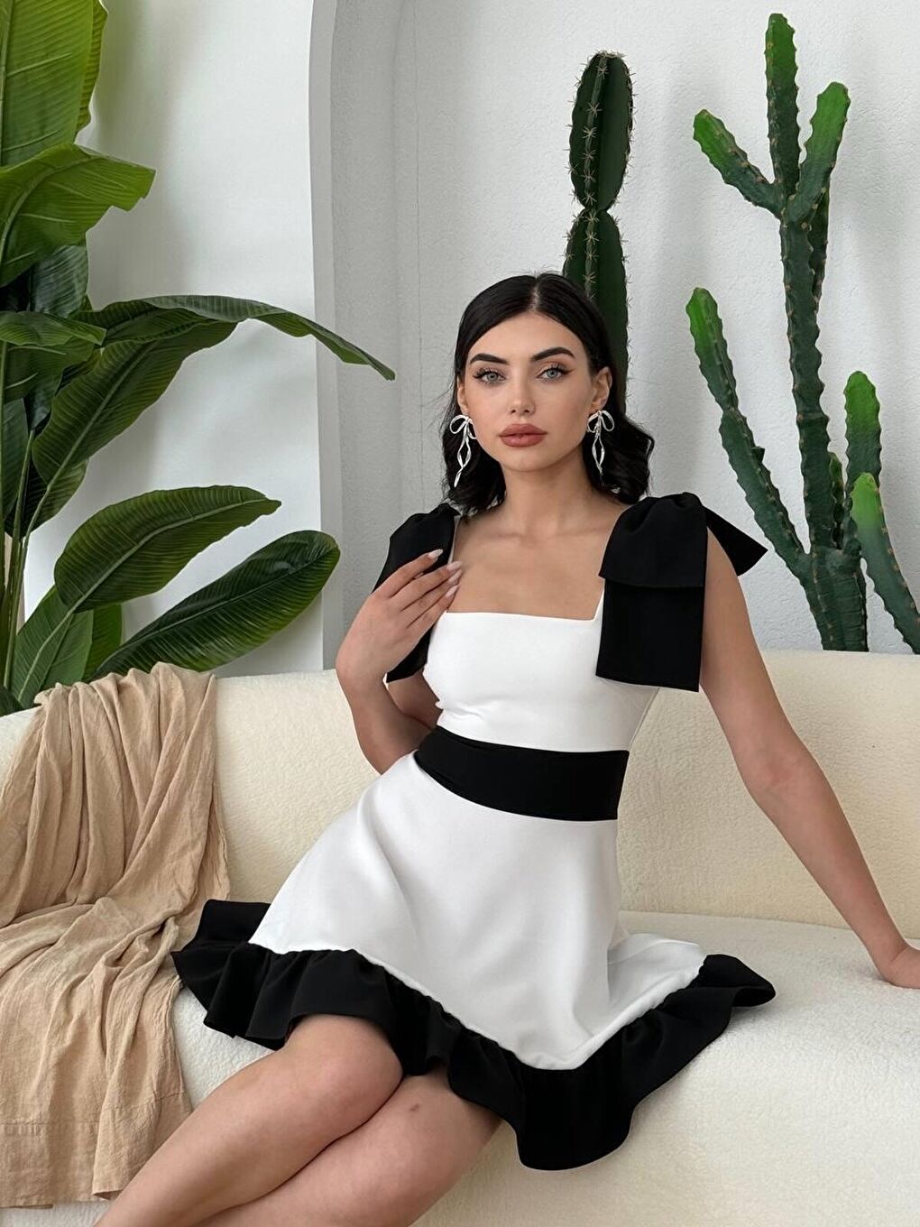 Beyaz Miron Omuz Fiyonklu Elbise-2