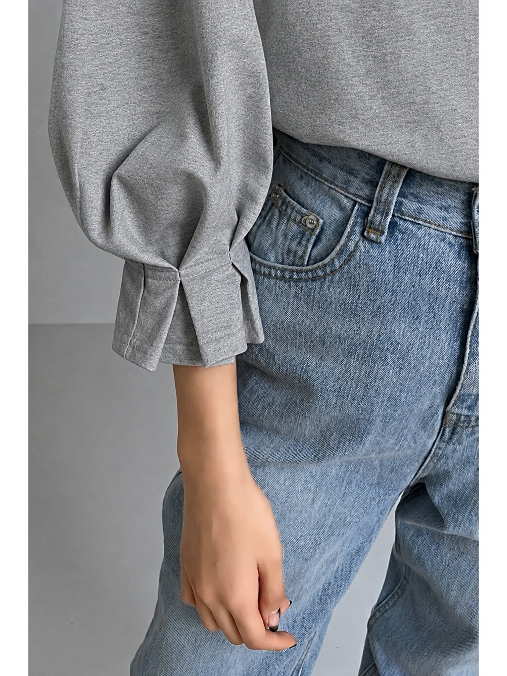 Gri Kadın Modern Kesim Fakir Kol Detaylı Oversize Basic Bluz-5