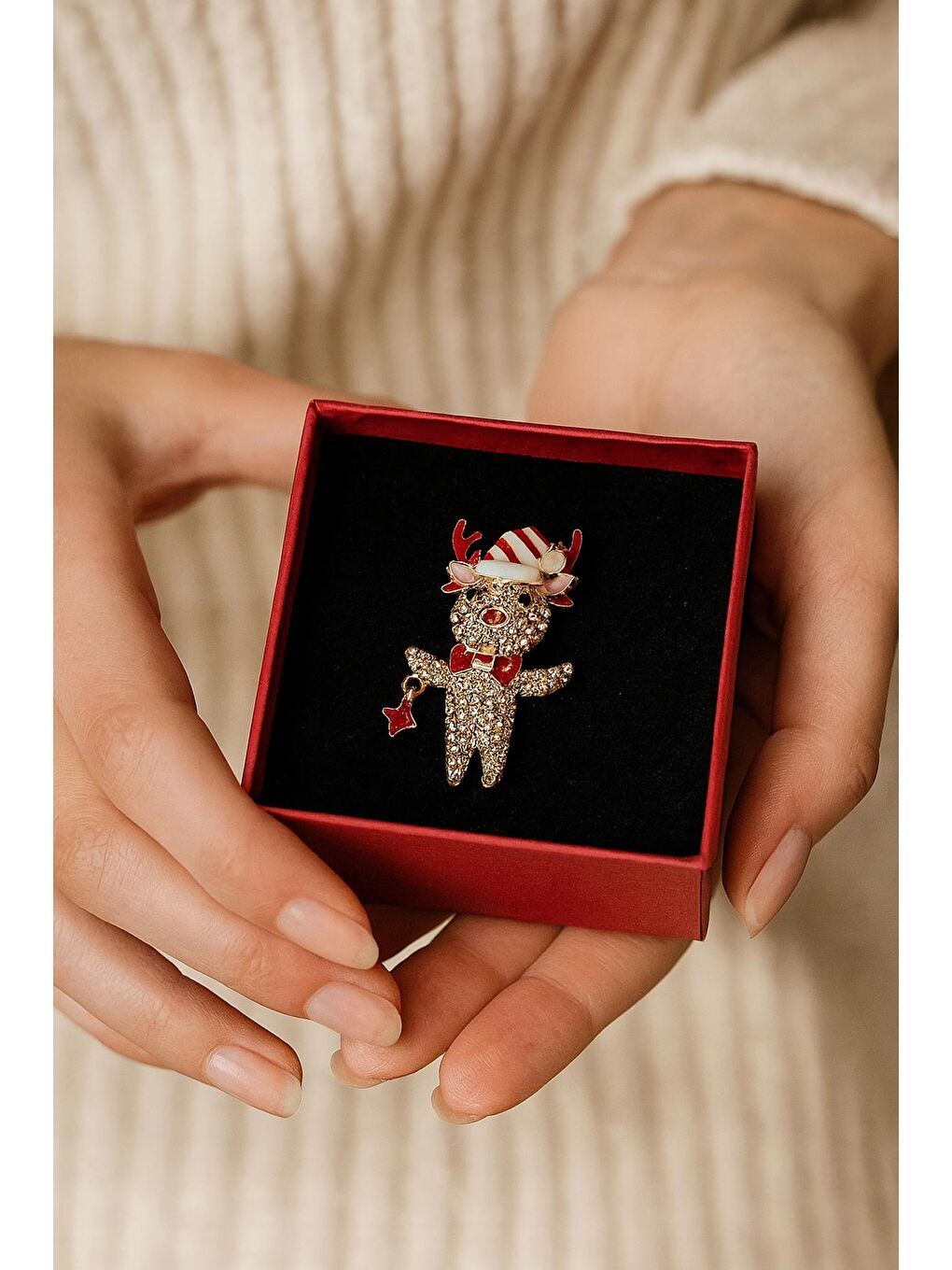 Sarı Yılbaşı Taşlı İnci Detaylı Tatlı Geyik Broş Yaka İğnesi-1