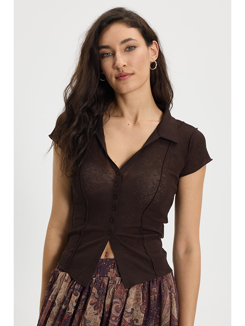 Kahverengi Kadın Slim Fit Dar Kesim Kısa Kollu Gömlek Yaka Koyu Kahve Gömlek