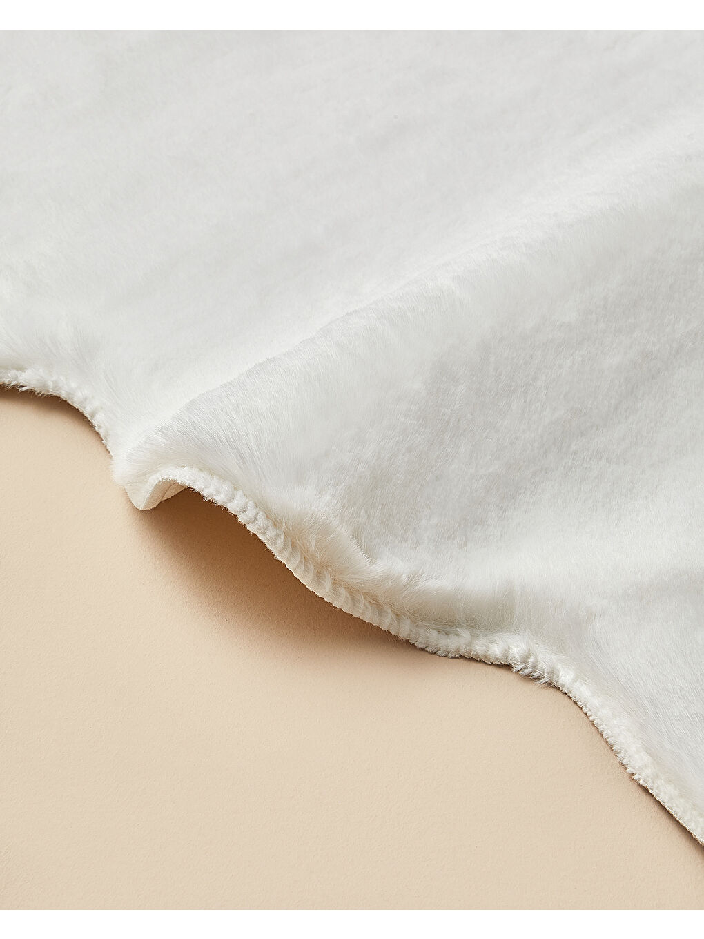 Soft Touch Rabbit Pelüş Halı Beyaz-2