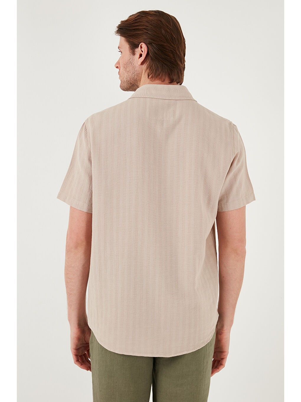 Bej Pamuklu Regular Fit Tek Cepli Kısa Kol Erkek %100 Pamuk Gömlek CF25S128230-6