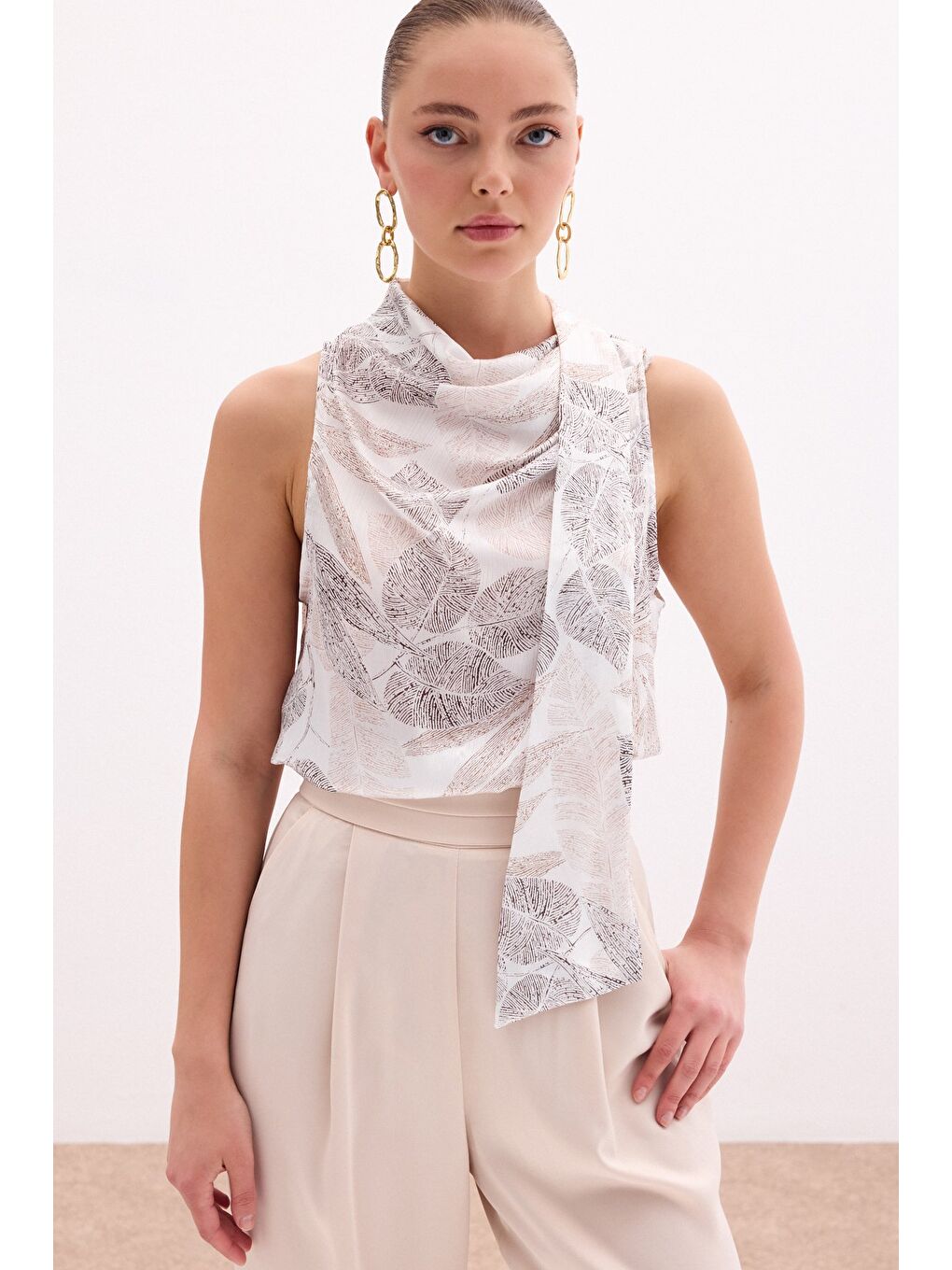 Bej Fularlı Desenli Bluz - Vizon-2