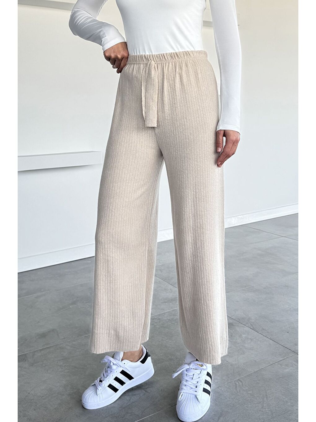 Bej Kadın Bel Lastikli Bol Paça Pantolon