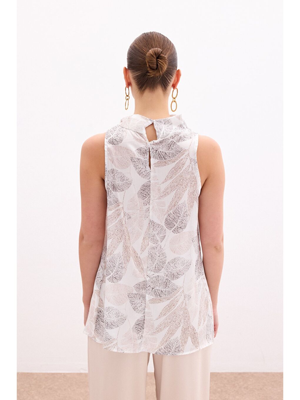 Bej Fularlı Desenli Bluz - Vizon-7