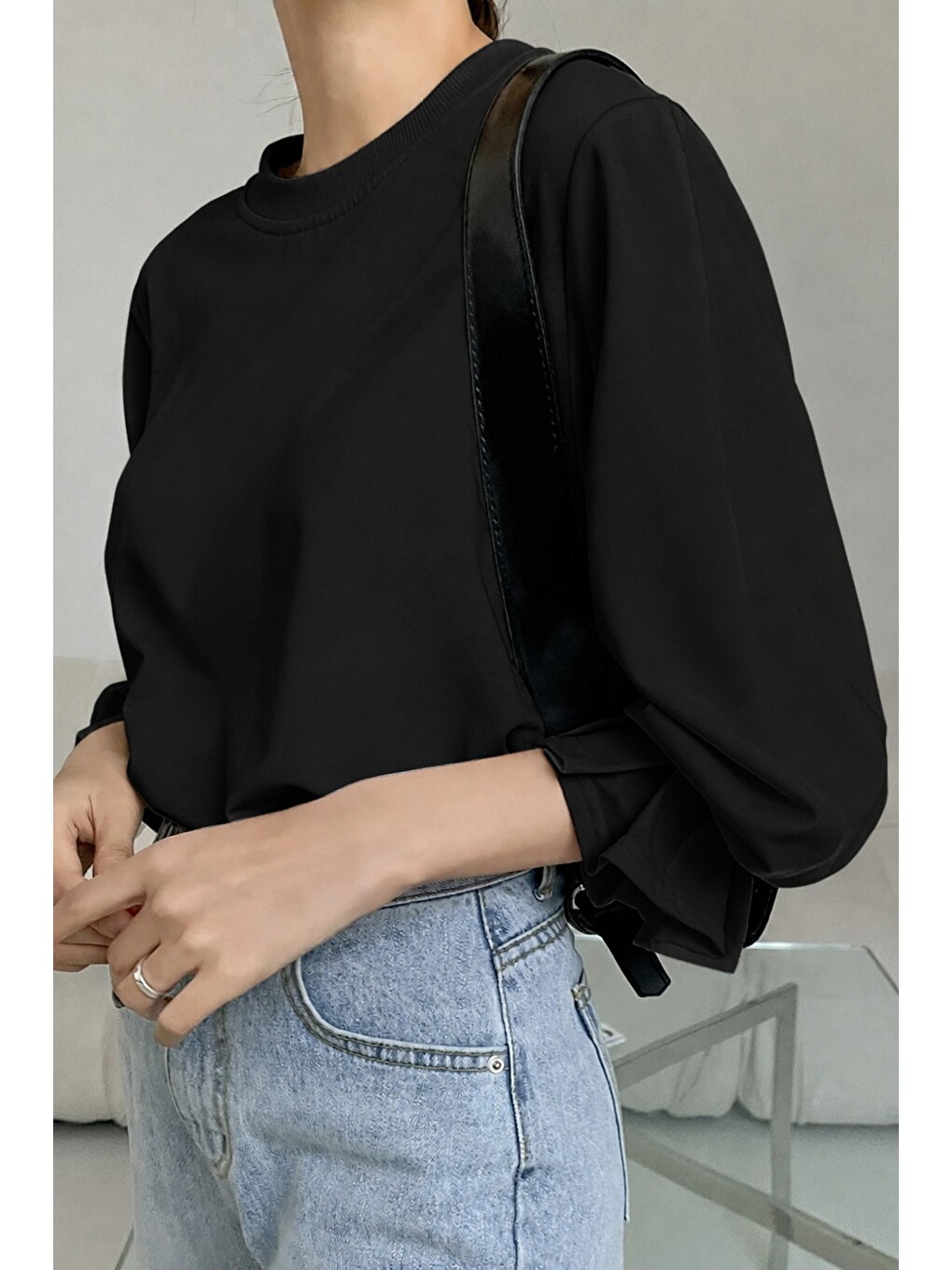 Siyah Kadın Modern Kesim Fakir Kol Detaylı Oversize Basic Bluz-2