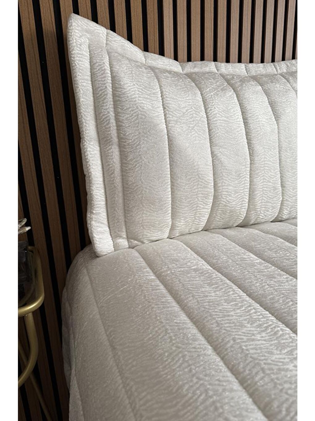 Ekru Velmira Jakarlı Kadife Elyaf Dolgulu Yatak Örtüsü 240x240 cm Krem-2