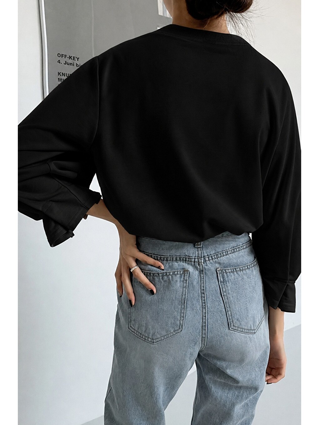 Siyah Kadın Modern Kesim Fakir Kol Detaylı Oversize Basic Bluz-3
