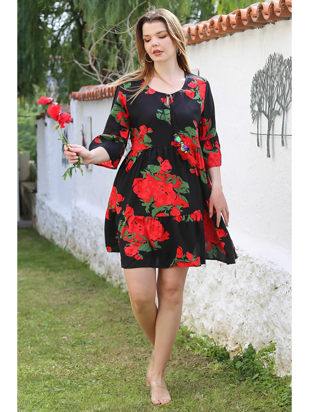 Siyah-Kırmızı Havuz Yaka Fırfırlı Kol Bağlamalı Eteği Fırfırlı Püsküllü Viskon Dokuma Elbise 95 52-1