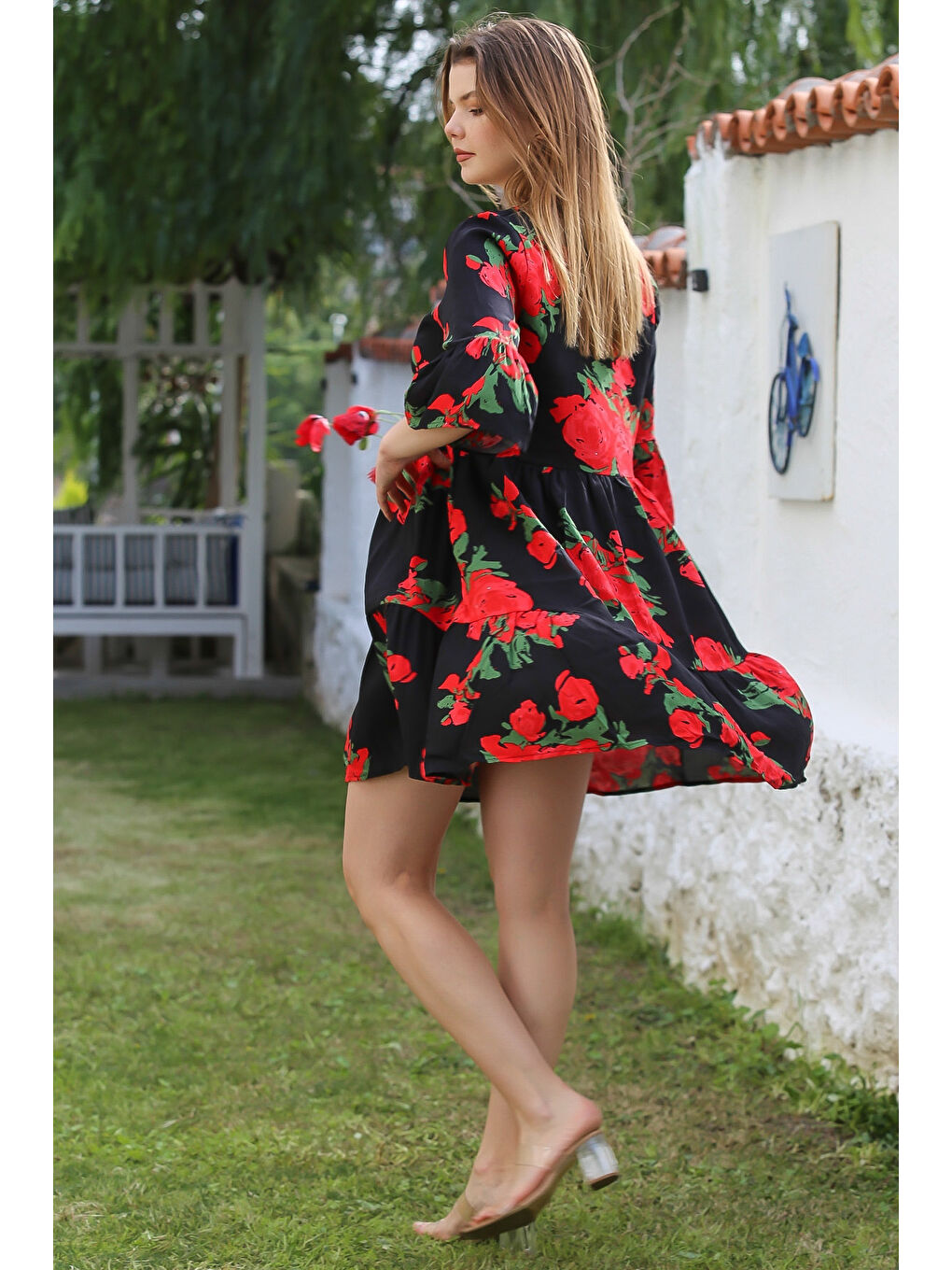 Siyah-Kırmızı Havuz Yaka Fırfırlı Kol Bağlamalı Eteği Fırfırlı Püsküllü Viskon Dokuma Elbise 95 52-4