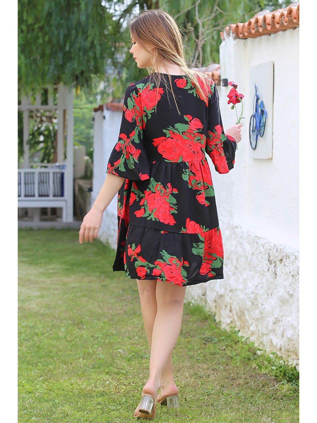 Siyah-Kırmızı Havuz Yaka Fırfırlı Kol Bağlamalı Eteği Fırfırlı Püsküllü Viskon Dokuma Elbise 95 52-5