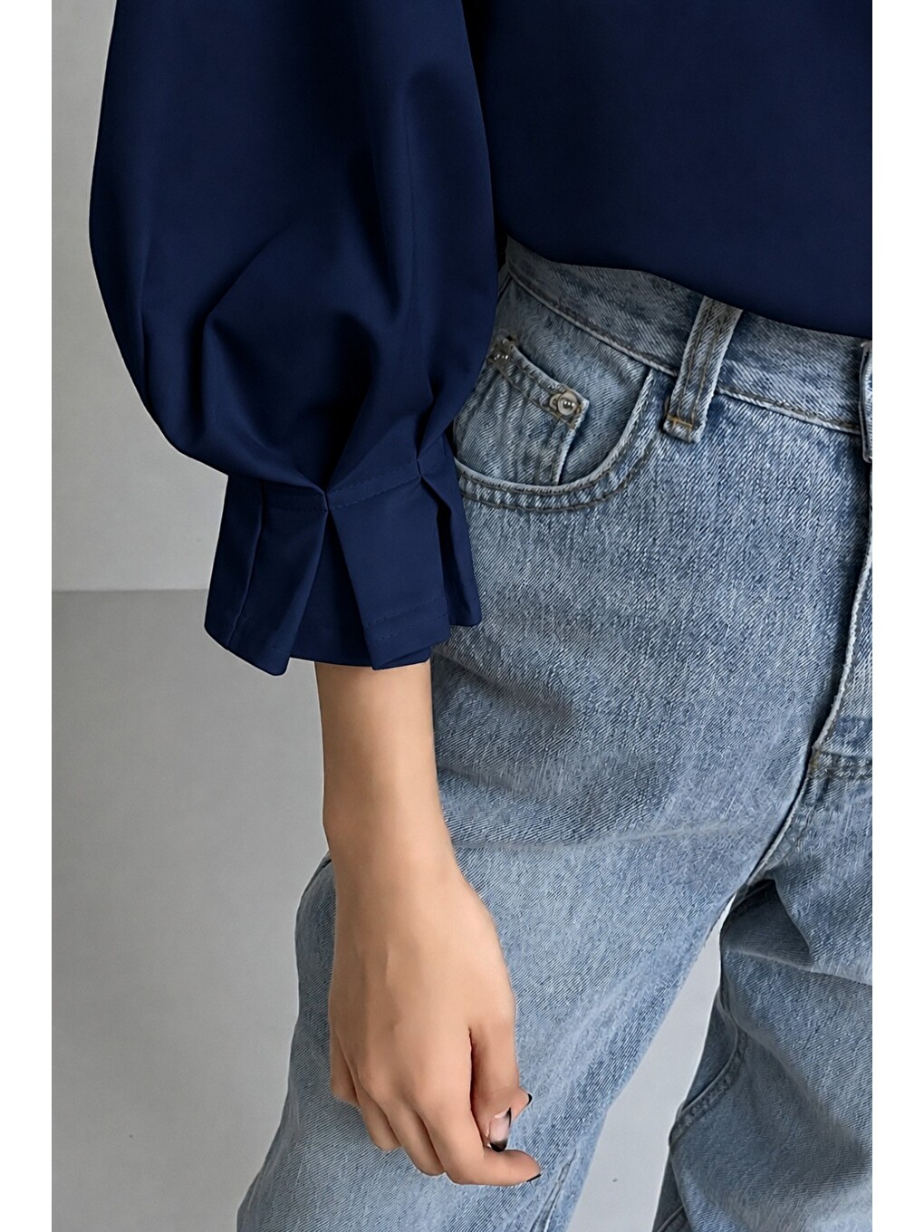 Lacivert Kadın Modern Kesim Fakir Kol Detaylı Oversize Basic Bluz-4