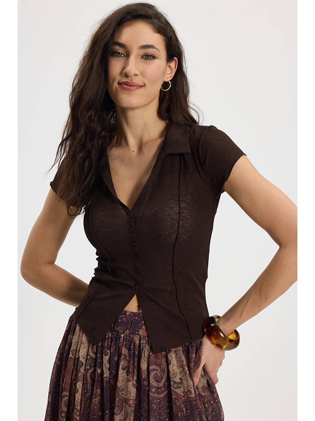 Kahverengi Kadın Slim Fit Dar Kesim Kısa Kollu Gömlek Yaka Koyu Kahve Gömlek-2